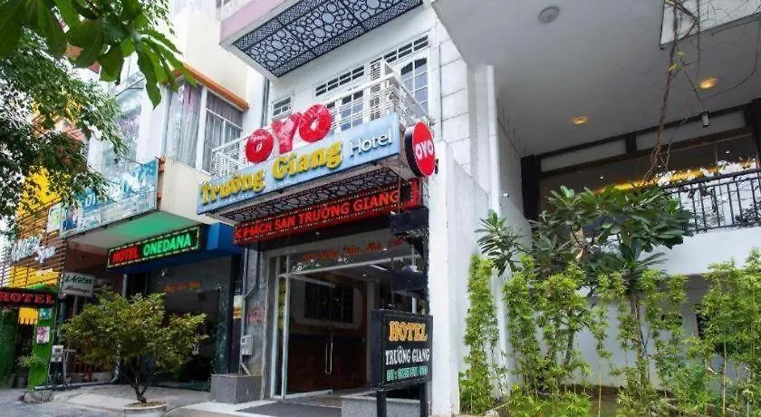 **  Oyo 553 Truong Giang Hotel Da Nang Vietnam